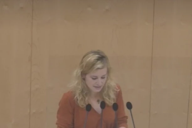 HAOS NA SEDNICI: Poslanica pala u nesvest zbog Sebastijana Kurca, svi skočili na noge! (VIDEO)