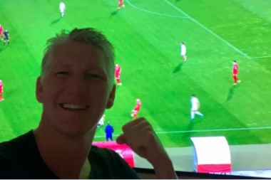 ŠVAJNI, SRBINE: Moćna poruka slavnog Nemca tokom meča sa Azerbejdžanom! (FOTO)