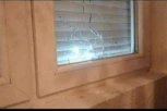 ALBANCI PUCAJU NA SVE STRANE! Pogodili prozor kuće u kojoj živi tromesečna beba! DESETAK SRBA RANJENO! (FOTO)