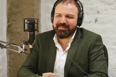 NOVI KANDIDAT ZA PRIVOĐENJE! "Digitalni guru" Istok Pavlović javno priznao da je odgledao piratsku verziju "Tome"! ŽALI SE NA REZOLUCIJU!