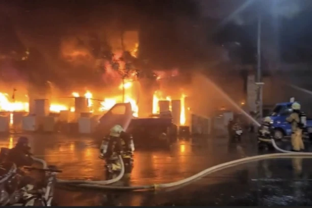 DRAMATIČNE SCENE NA TAJVANU! Požar zahvatio zgradu od 13 spratova! NAJMANJE 14 MRTVIH i VIŠE OD 50 POVREĐENIH! (VIDEO)