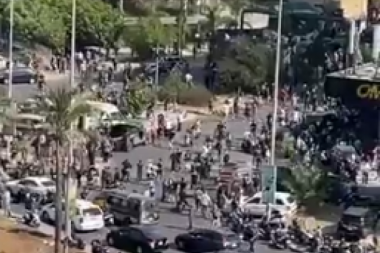 PUCNJAVA U BEJRUTU: Panika na ulicama, ljudi traže sklonište, ima MRTVIH! (VIDEO)