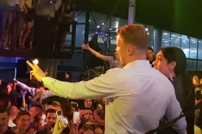 Tanja savić i Draško Stanivuković na Tanjinom nastupu