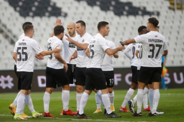 RTS RAZBESNEO GROBARE: Navijači Partizana kivni na JAVNI SERVIS, evo šta ih je IZNERVIRALO! (VIDEO)