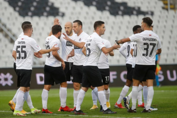 RTS RAZBESNEO GROBARE: Navijači Partizana kivni na JAVNI SERVIS, evo šta ih je IZNERVIRALO! (VIDEO)