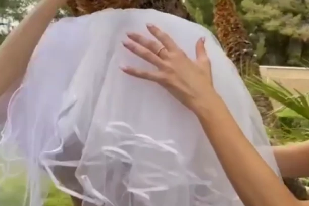 SKLONILA JE VEO, A MLADOŽENJA JE POČEO DA VRIŠTI! Snimak sa ovog venčanja obišao je planetu, ovo još niste videli! (VIDEO)