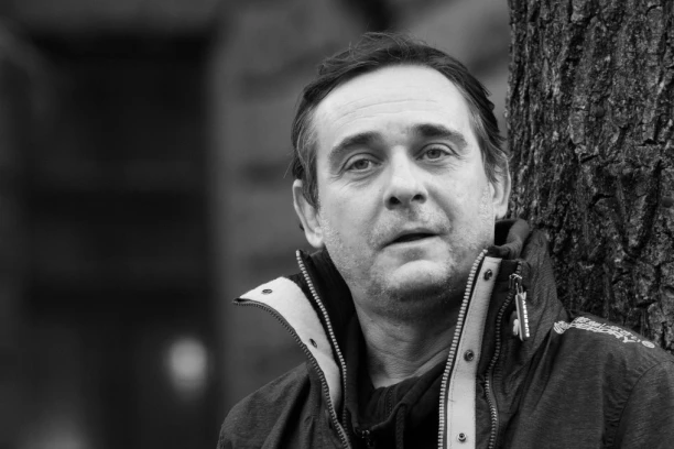 ČUVAJ SE TAMO GORE, IZAĐI JOŠ JEDNOM NA SCENU: Potresne reči prijateljice Marka Živića teraju suze na oči! (FOTO)