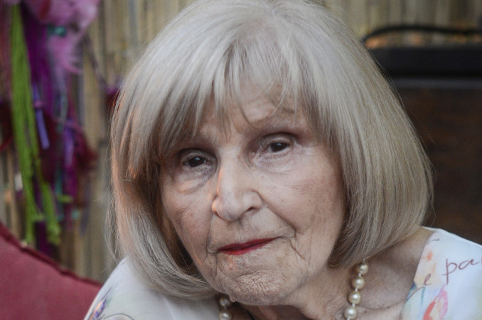 ''TEŠKO SE KREĆEM, NEMAM SNAGE!'' Glumica Mira Banjac LOŠEG zdravstvenog stanja, ali bez jednog ne može: Neka se SRUŠIM na sceni!