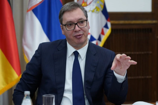 VUČIĆ IZ GRČKE PORUČIO: Bitno nam je povezivanje i da brinemo jedni o drugima!