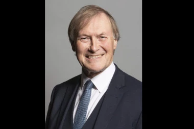 HOROR - POSLANIK NEKOLIKO PUTA IZBODEN NOŽEM U CRKVI! Držao je govor, a onda mu je prišao naoružani muškarac! (FOTO)