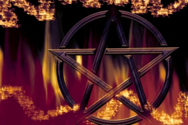 HTELA DA MU UREŽE PENTAGRAM NA LEĐA, PA MU PRESUDILA: Trostruka šampionka UBILA posinka, govorila da je VIDELA TAMU!