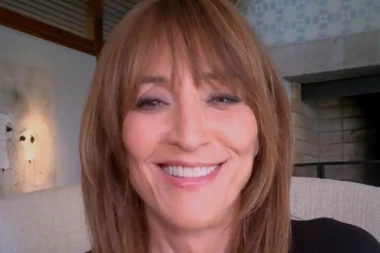 POPULARNU GLUMICU UDARIO AUTOMOBIL: Hitno je odveli u bolnicu! (FOTO)