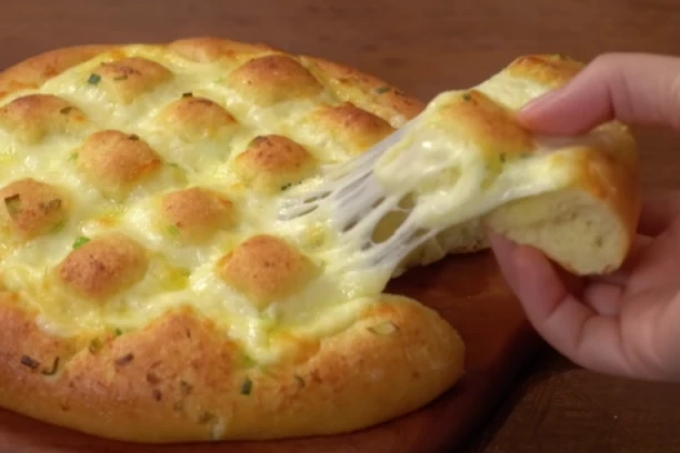 HLEB SA SIROM KOJI ĆE RASPAMETITI VAŠA ČULA: Peče se samo 15 minuta - recept je zaludeo pola sveta!