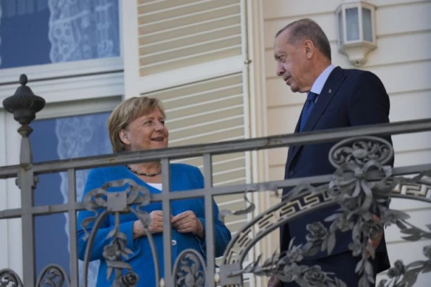 ANGELA MERKEL U OPROŠTAJNOJ POSETI TURSKOJ: Sustret dva lidera koji su najduže na vlasti (FOTO)