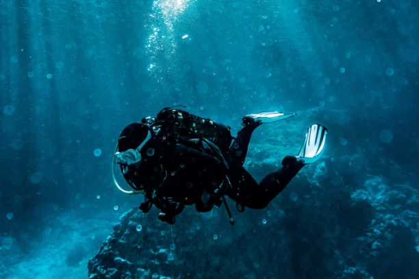 TELO NIJE NAĐENO! Drama na vrhuncu, i dalje traje potraga za dečakom koji je upao u VODU, otac se pomahnitalo bacio za njim, kamere usnimile SAV UŽAS! (FOTO,VIDEO)