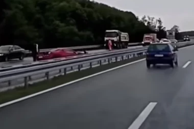 SLUPAN CRVENI FERARI NA AUTO-PUTU MILOŠ VELIKI! Od cene skupocenog automobila zavrteće vam se u glavi!