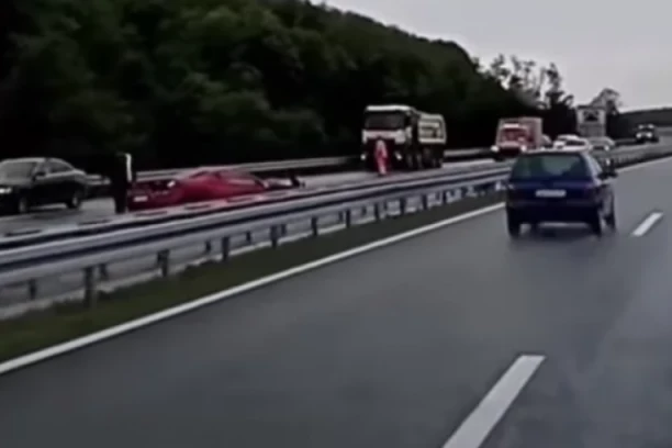 SLUPAN CRVENI FERARI NA AUTO-PUTU MILOŠ VELIKI! Od cene skupocenog automobila zavrteće vam se u glavi!