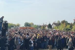 VELIKI BROJ GRAĐANA ČEKA PREDSEDNIKA SRBIJE: Vučić na obeležavanju početka radova železničke pruge Subotica - Horgoš (FOTO)