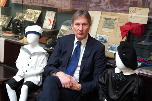 NOVA KNJIGA SLOBODANA VUKSANOVIĆA "POLITIKA I LJUDI"! Duhovit prikaz aktera srpske političke scene!