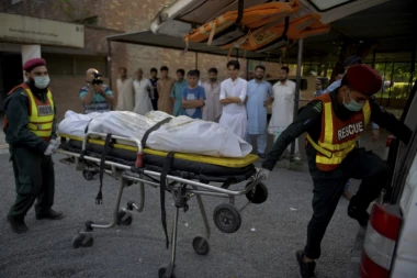 NAKON TRAGEDIJE NA VRAČARU, ZLA KOB SE PRELILA NA SVET: U jezivom masakru NASTRADALO najmanje sedam nastavnika!