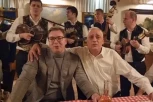 VUČIĆ ZAPEVAO "TAMO DALEKO": Predsednik objavio snimak iz vinarije