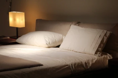 MONSTRUOZNO! MAJKA ZACEMENTIRALA TELO ĆERKE - KORISTILA JE KAO NOĆNI ORMARIĆ: Policajci zatekli jeziv prizor, ne zna se kad je devojčica umrla!