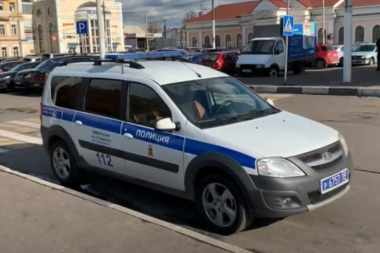 RUSKI POLICAJAC PUCAO U DEVOJKU: Krenuo da je spasi, a onda je napravio užasnu grešku