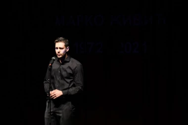 MILOŠ BIKOVIĆ PRVI ODAO POČAST MARKU ŽIVIĆU: Mrak se može najuriti klovnovskim nosem crvenim...