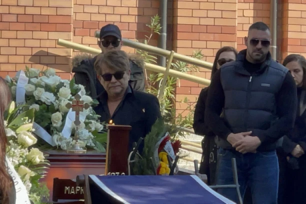 POTRESNA SCENA NA NOVOM GROBLJU: Bjelogrlić stigao na VEČNI POČINAK Marka Živića, glumac PREBLEDEO od tuge! (FOTO)