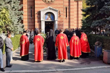 POČELO OPELO! Nad Novim grobljem nadvila se TUGA zbog odlaska Marka Živića!  (FOTO/VIDEO)