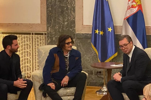 OVO NIKADA U POSLEDNJIH 10 GODINA NISAM VIDEO! Predsednik Vučić otkrio šta je dobio na poklon od Džonija Depa!