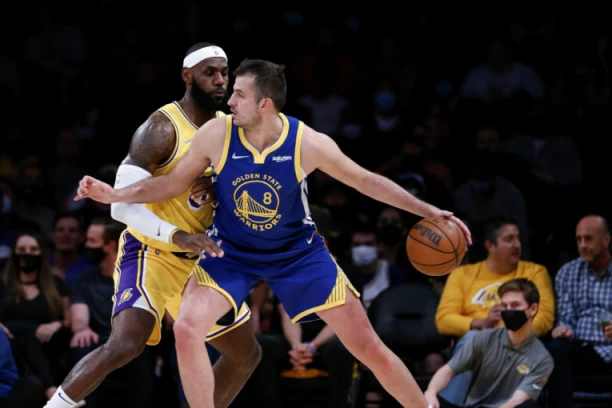 GDE ĆEŠ KAŠIKOM NA KAMION? Bjelica NOKAUTIRAO Lebrona! (VIDEO)