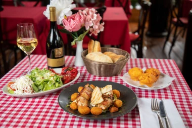 PREVARE KONOBARA: ŠTA JE TO KUVER i zbog čega u restoranu ne bi trebalo da jedete PAŠTETU SA HLEBOM