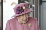 OGLASIO SE BORIS DŽONSON: Premijer otkrio šta britanska kraljica radi nakon izlaska iz bolnice!