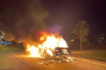 ZAPALIO SE AUTOMOBIL U CENTRU KRAGUJEVCA: Prvo kuljao dim pa se pretvorio u vatru!