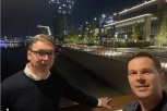 VUČIĆ I MALI U NESVAKIDAŠNJEM IZDANJU:  Pravo na šetnju nam nisu ukinuli, živela slobodna Srbija (FOTO)