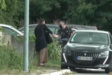 MLAĐA JE OD NJEGA SKORO TRI DECENIJE, A EVO KAKO IZGLEDA: Ovo je TREĆA supruga Bore Čorbe, a evo kako se on oseća nakon problema sa zdravljem! (FOTO)