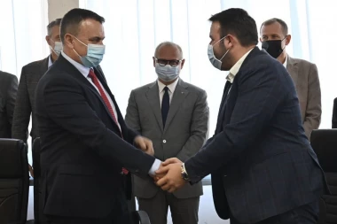 DOGOVORENO! Beograd dobija 100 novih zglobnih autobusa