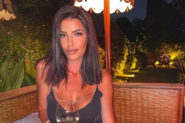 UGRADILA SILIKONE, PA SE POKAJALA: Žena srpskog reprezentativca ŠOKIRALA izjavom o velikoj GREŠCI! (FOTO)