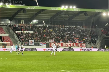 LUDNICA U DANSKOJ: Delije napravile  feštu na tribinama, ori se pesma, dlanovi se ne štede (VIDEO)