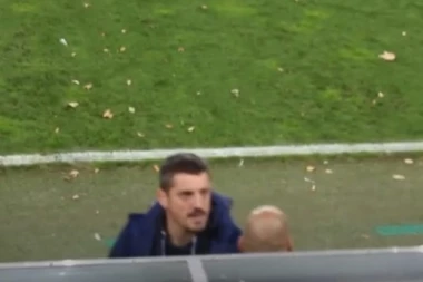SKANDAL DINAMOVOG ALBANCA USRED BEČA: Ademi PSOVAO na srpskom, jedva ga SMIRILI! (VIDEO)