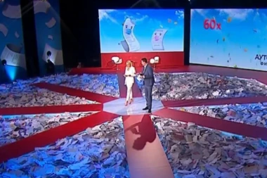 JELENA, MILAN I SILVANA DOBILI STANOVE U BEOGRADU U NAGRADNOJ IGRI "UZMI RAČUN I POBEDI": Podeljeno i 5 automobila - koverte izvlačio Stefan Milenković