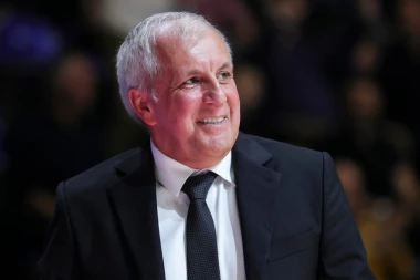 TOPLA DOBRODOŠLICA: Željko je ušao u halu, a onda su krenuli taktovi njegove OMILJENE PESME! (VIDEO)