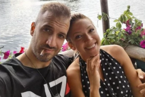 SA PEVAČICE PREŠAO NA STARLETU! Bivši dečko Milice Todorović NAOČIGLED svih OVO radi sa Aleksandrom Mladenović, a svi se pitaju JEDNO! (FOTO)
