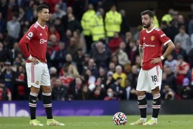 BRUKA I SRAMOTA: Liverpul za 45 minuta fudbala ponizio Mančester na Old Trafordu! (FOTO)