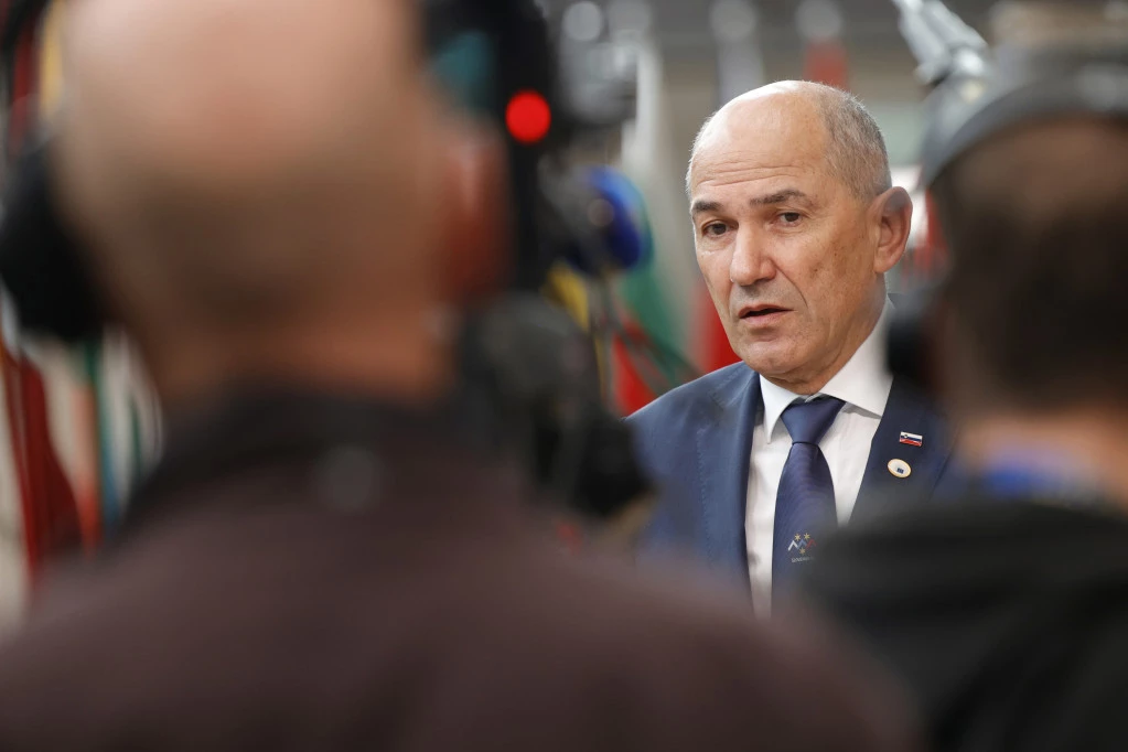 JANŠI PRETE SMRĆU, STIGLA MU I STRAVIČNA PORUKA ŠTA ČEKA NJEGOVU PORODICU! Na adresi slovenačkog premijera JEZIVA POŠILJKA PUNA METAKA!