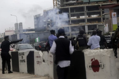 NAPADAČI NAORUŽANI DO ZUBA UŠLI U ŠKOLU I DRŽE KAO TAOCA 200 DECE!