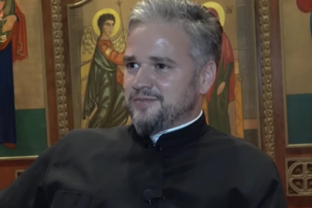 ZBOG NJEGA I MUSLIMANI PRELAZE U PRAVOSLAVLJE! Otac Aleksandar Petrović je mnogo više od duhovnika SVOJIM PAROHIJANIMA! (VIDEO)