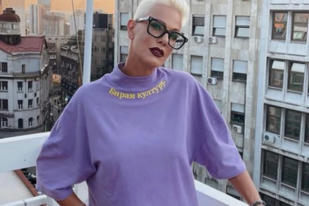 NAŠA PEVAČICA NAHVATALA MUŽA SA KONOBARICOM U ŠTEKU! O ovom skandalu javnost ne prestaje da bruji