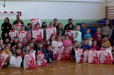 HUMANOST NA DELU: Zvezda OBRADOVALA DECU na Kosovu i Metohiji (VIDEO)